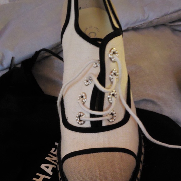 Casual wedge by Chanel - Picture 2 of 3